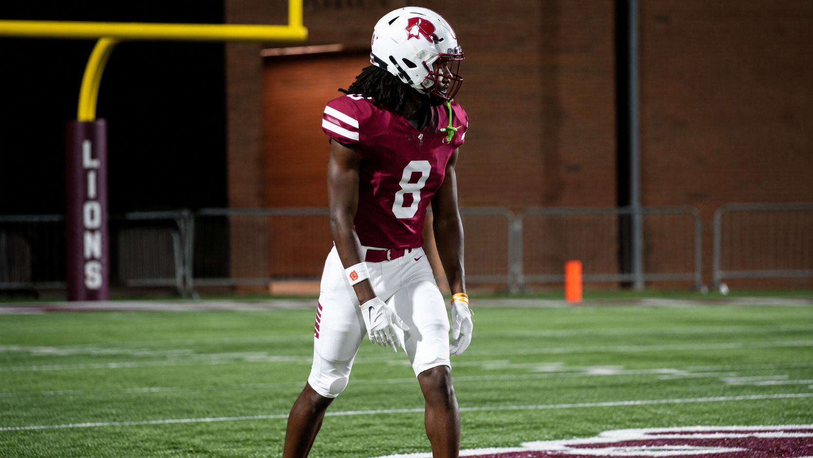 Lions' Hall commits to Auburn